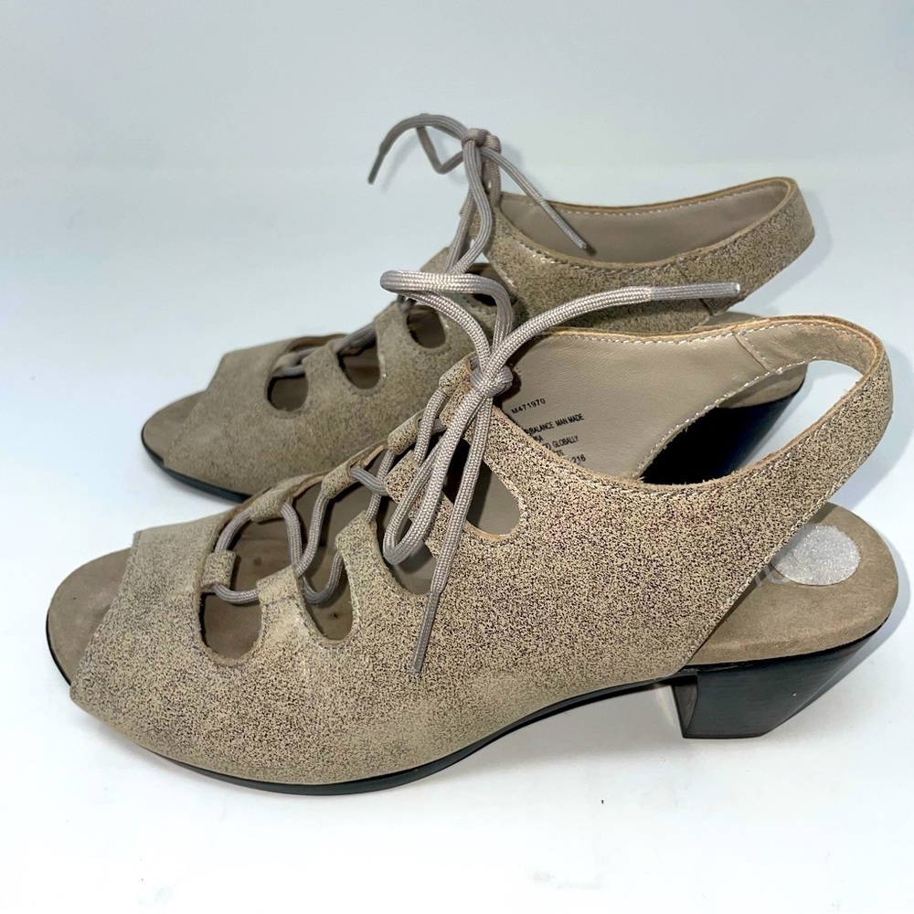 Munro Leather Lace-Up Sandals  Size 8 | Tan